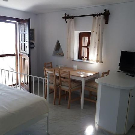 Grandpa Simos' Traditional Guest House Agios Romanos ภายนอก รูปภาพ