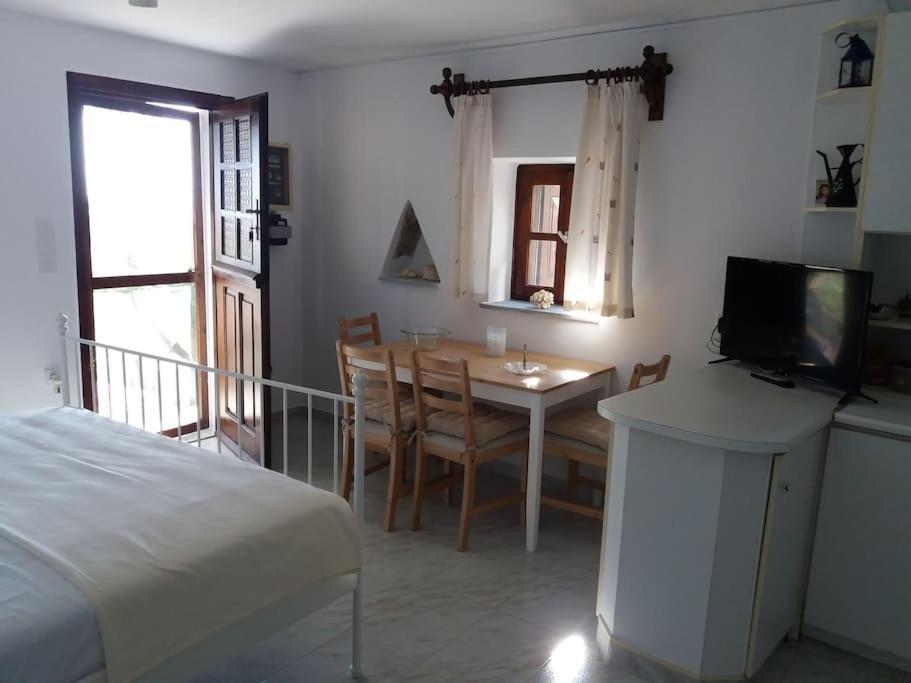 Grandpa Simos' Traditional Guest House Agios Romanos ภายนอก รูปภาพ
